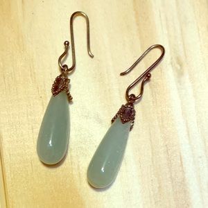 Cloudy jade earrings in brass gold setting